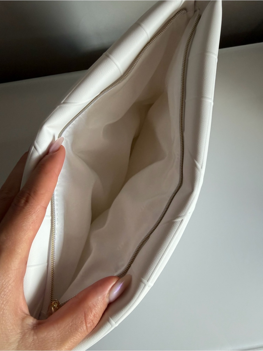Dior White Embossed CD Cosmetic Pouch new - Picture 6 of 7